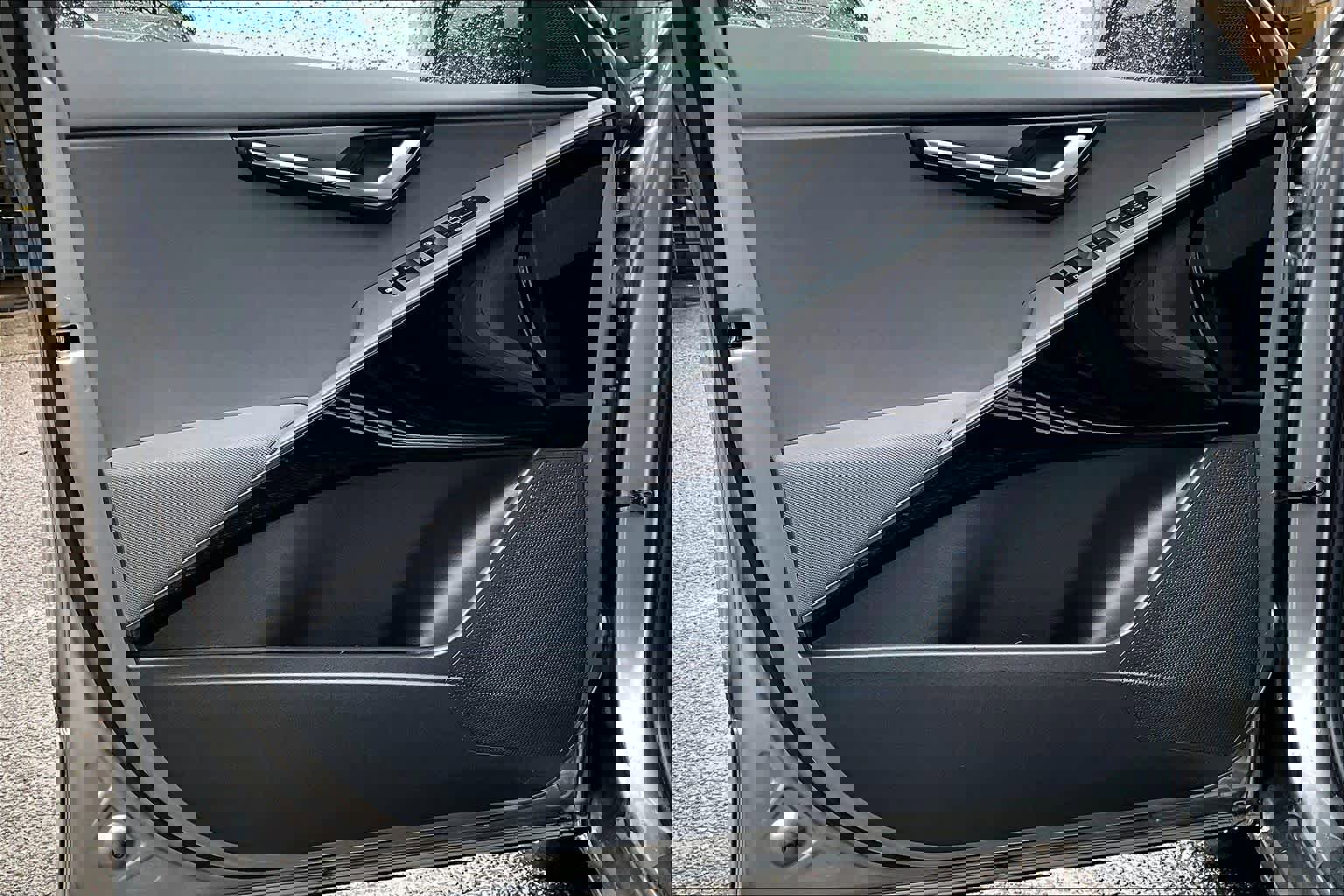 Used 2023 Kia Niro EX image 25