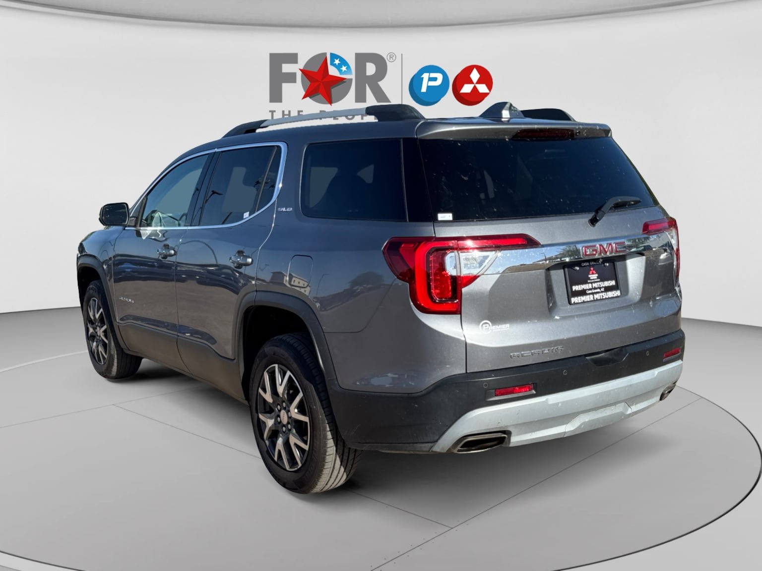 Used 2022 GMC Acadia SLE w/ Driver Convenience Package FWD image 3