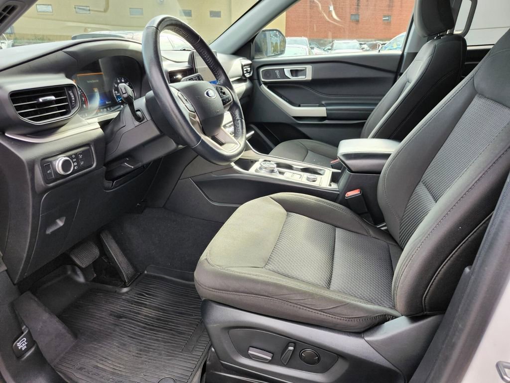 Used 2022 Ford Explorer XLT AWD/4WD image 19