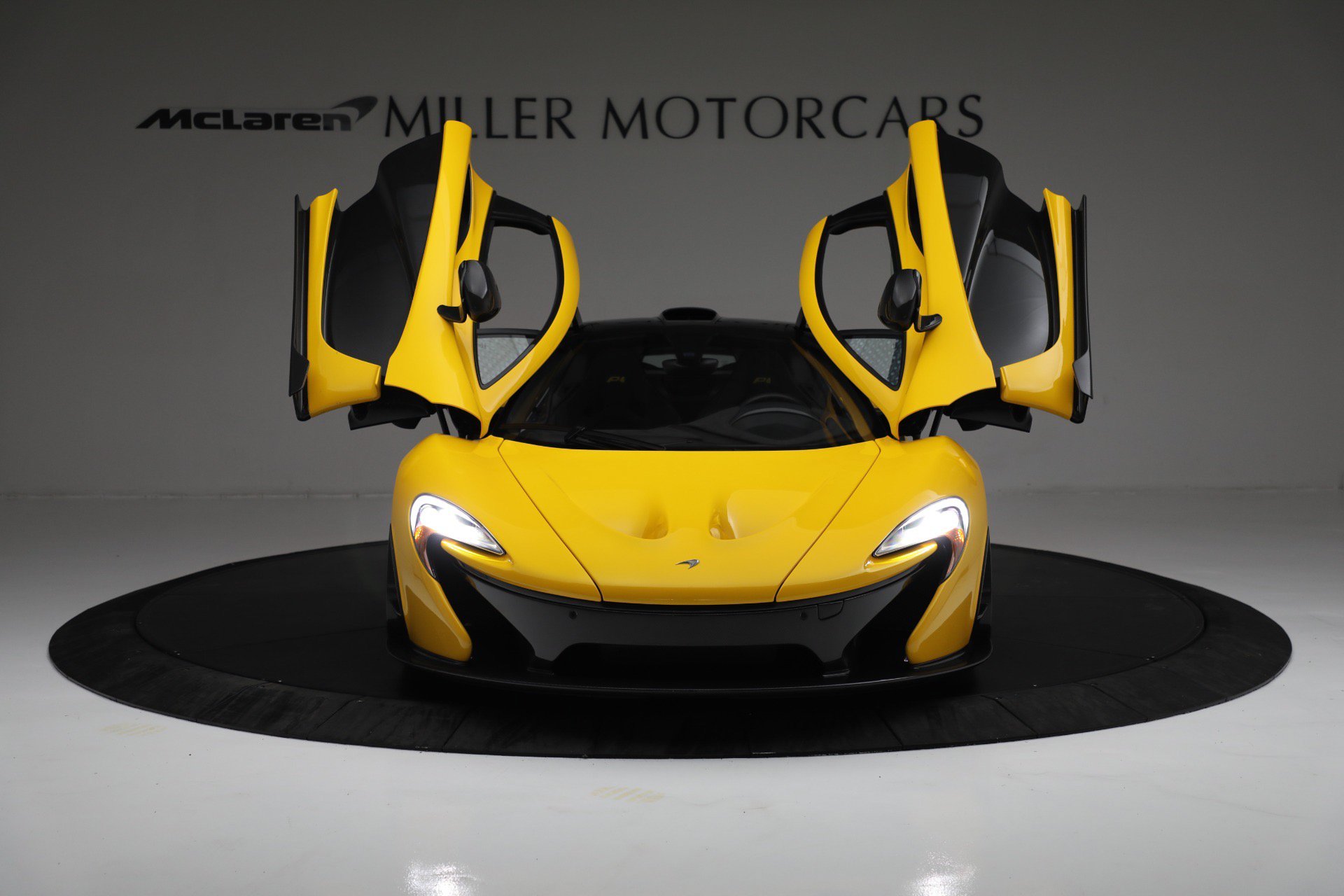 Used 2015 McLaren P1 RWD image 12