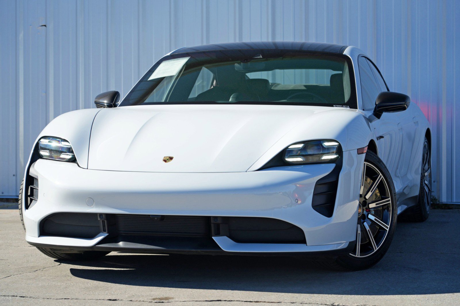 Used 2020 Porsche Taycan image 3