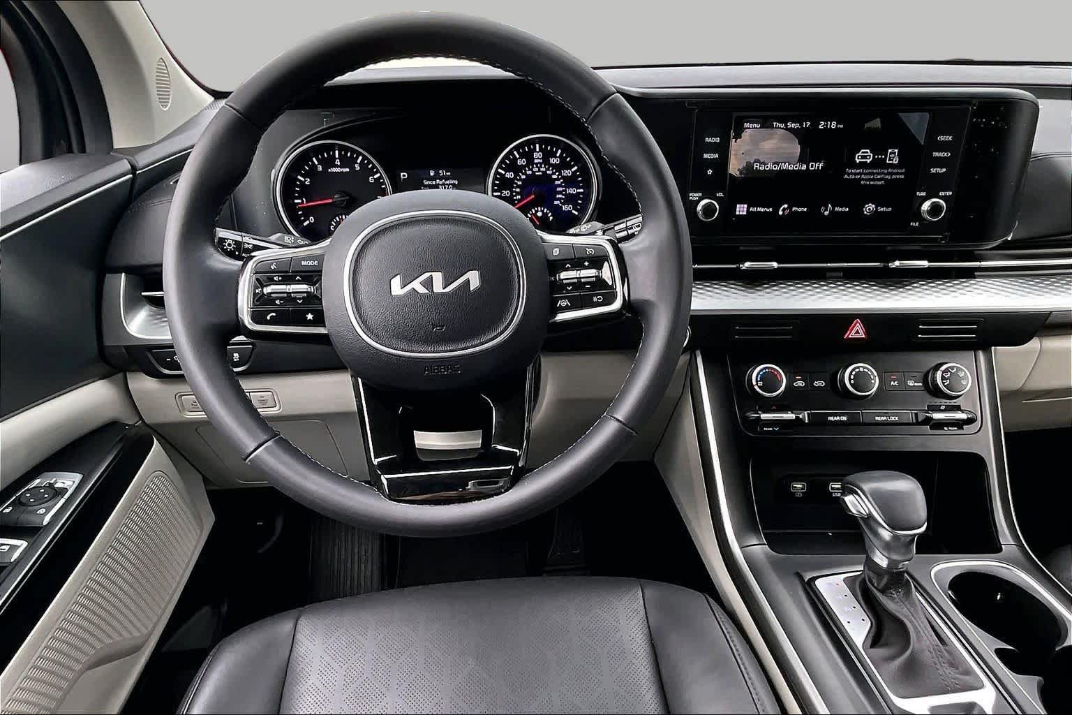 Certified 2023 Kia Carnival LX FWD image 6
