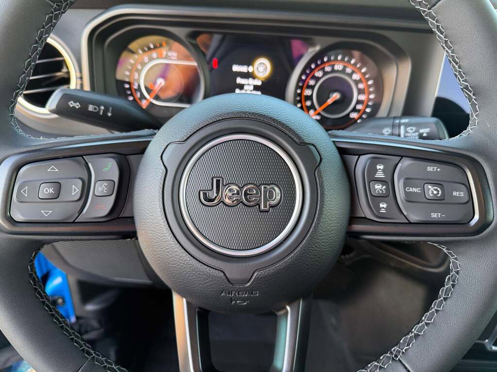 New 2025 Jeep Gladiator Sport image 25