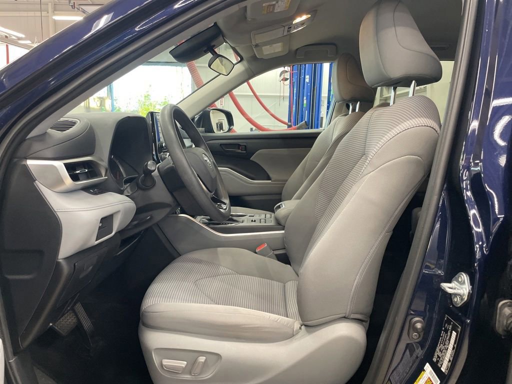 Used 2021 Toyota Highlander L AWD/4WD image 20