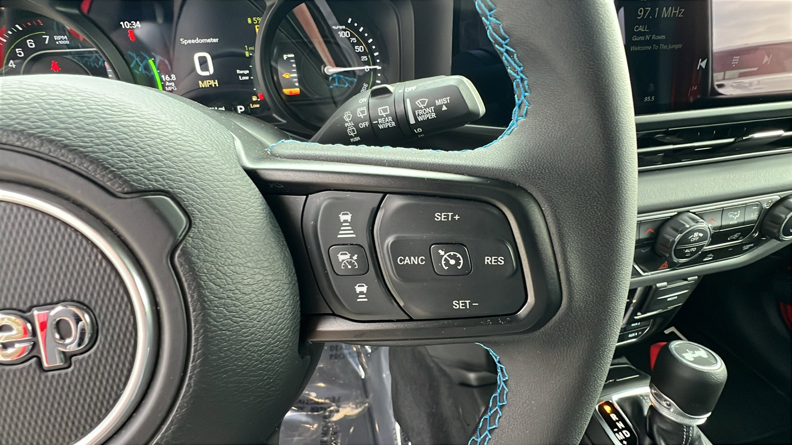 Used 2025 Jeep Wrangler Unlimited Rubicon 4xe image 28