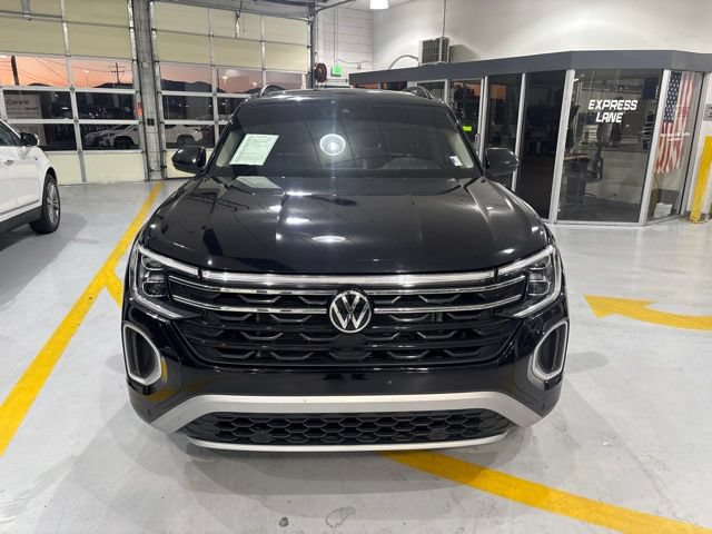 Used 2024 Volkswagen Atlas Peak Edition SEL AWD/4WD image 3