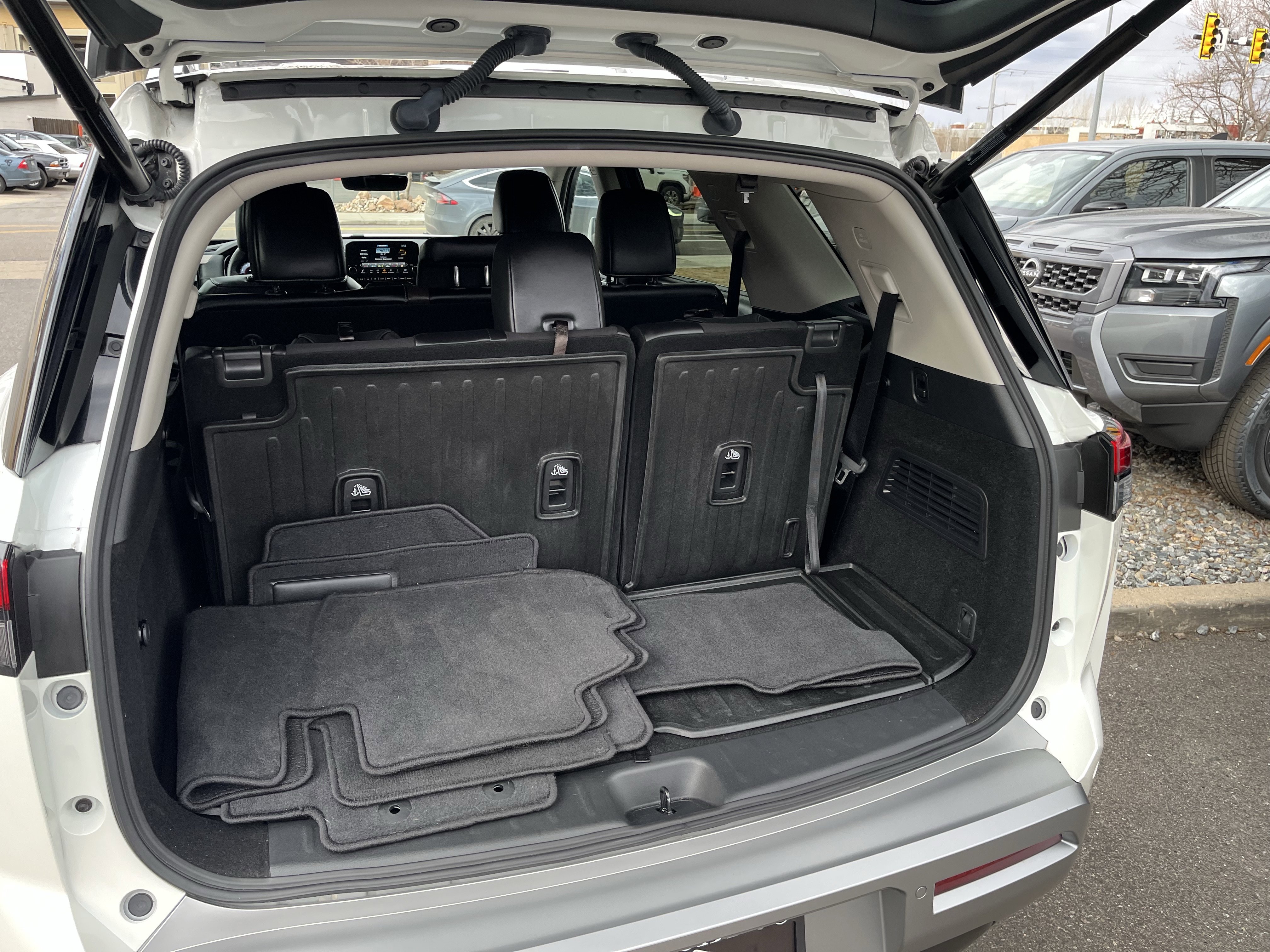 Certified 2024 Nissan Pathfinder Platinum w/ Cargo Package image 36