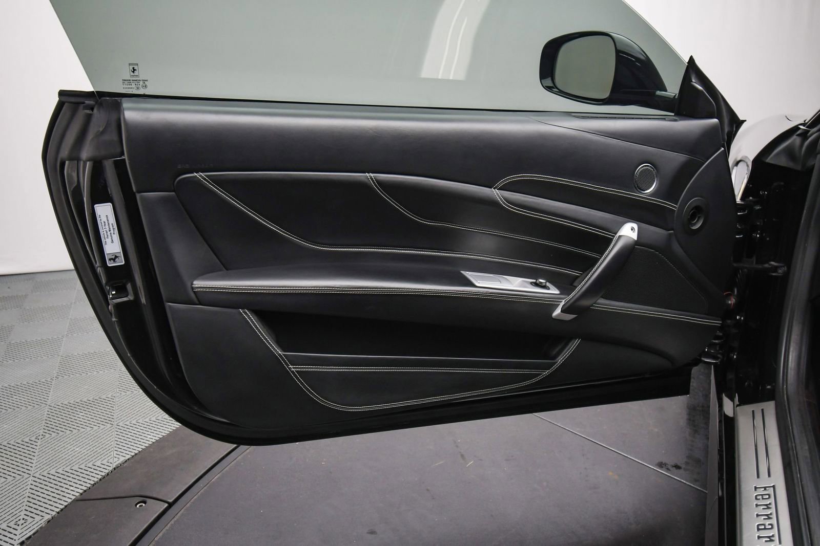 Used 2015 Ferrari FF image 46