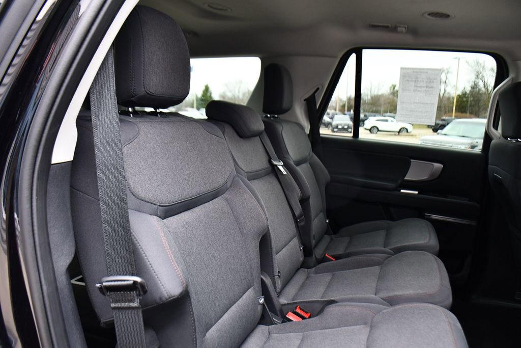 Used 2025 Ford Expedition Active image 17