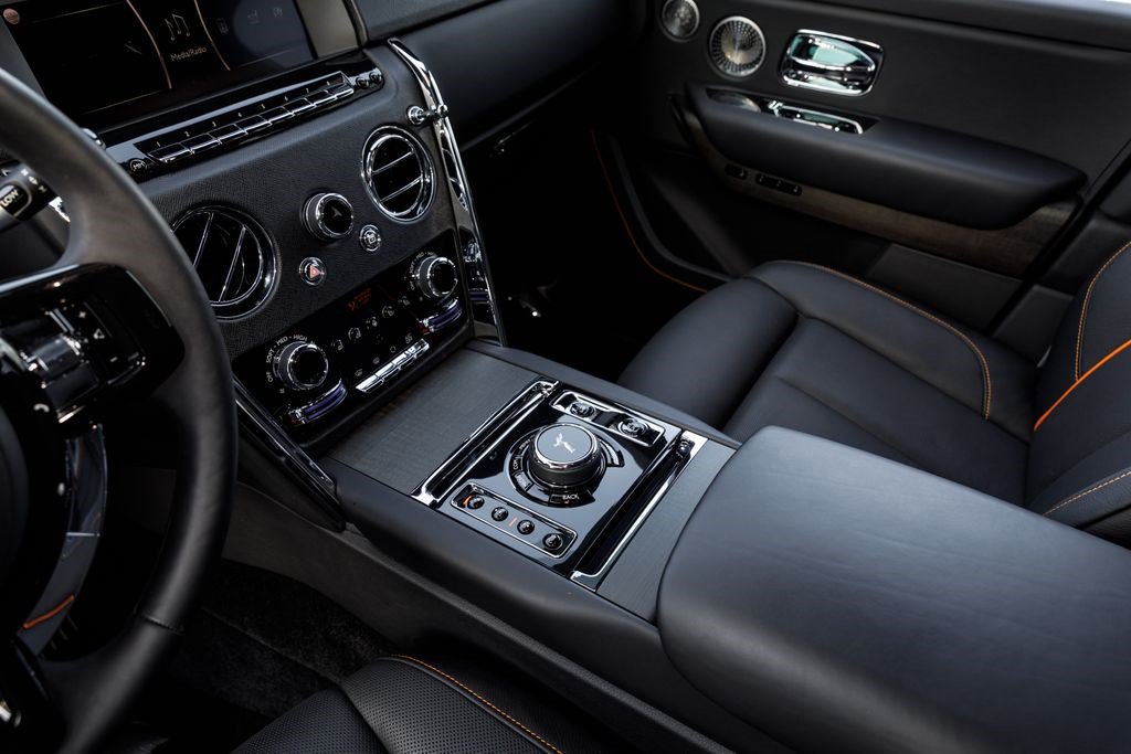 Used 2020 Rolls-Royce Cullinan AWD/4WD image 35