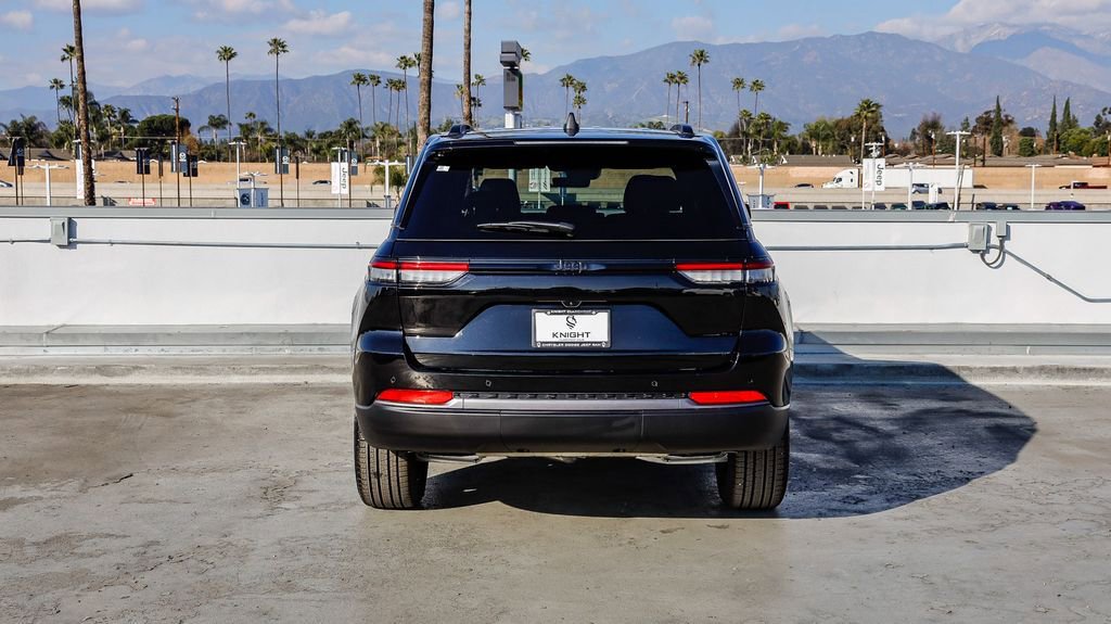 New 2026 Jeep Grand Cherokee Limited w/ Limited Altitude Package RWD image 8
