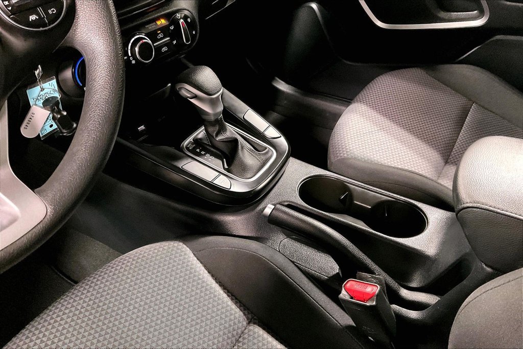 Used 2025 Kia Soul LX w/ LX Technology Package FWD image 17