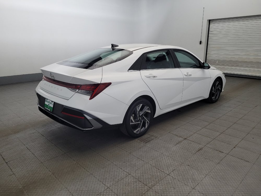 Used 2025 Hyundai Elantra SEL FWD image 9