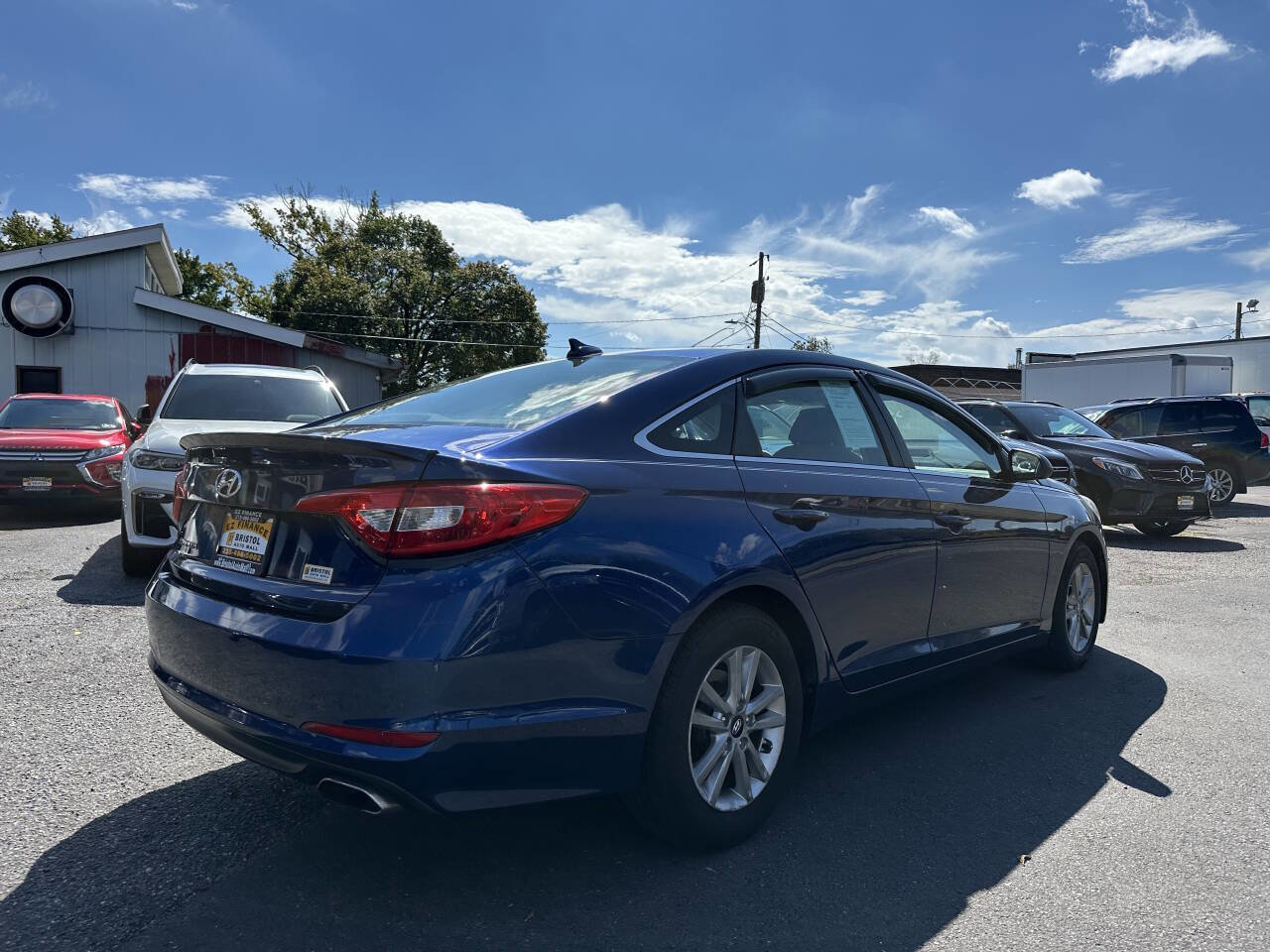 Used 2015 Hyundai Sonata SE w/ Option Group 09 FWD image 4