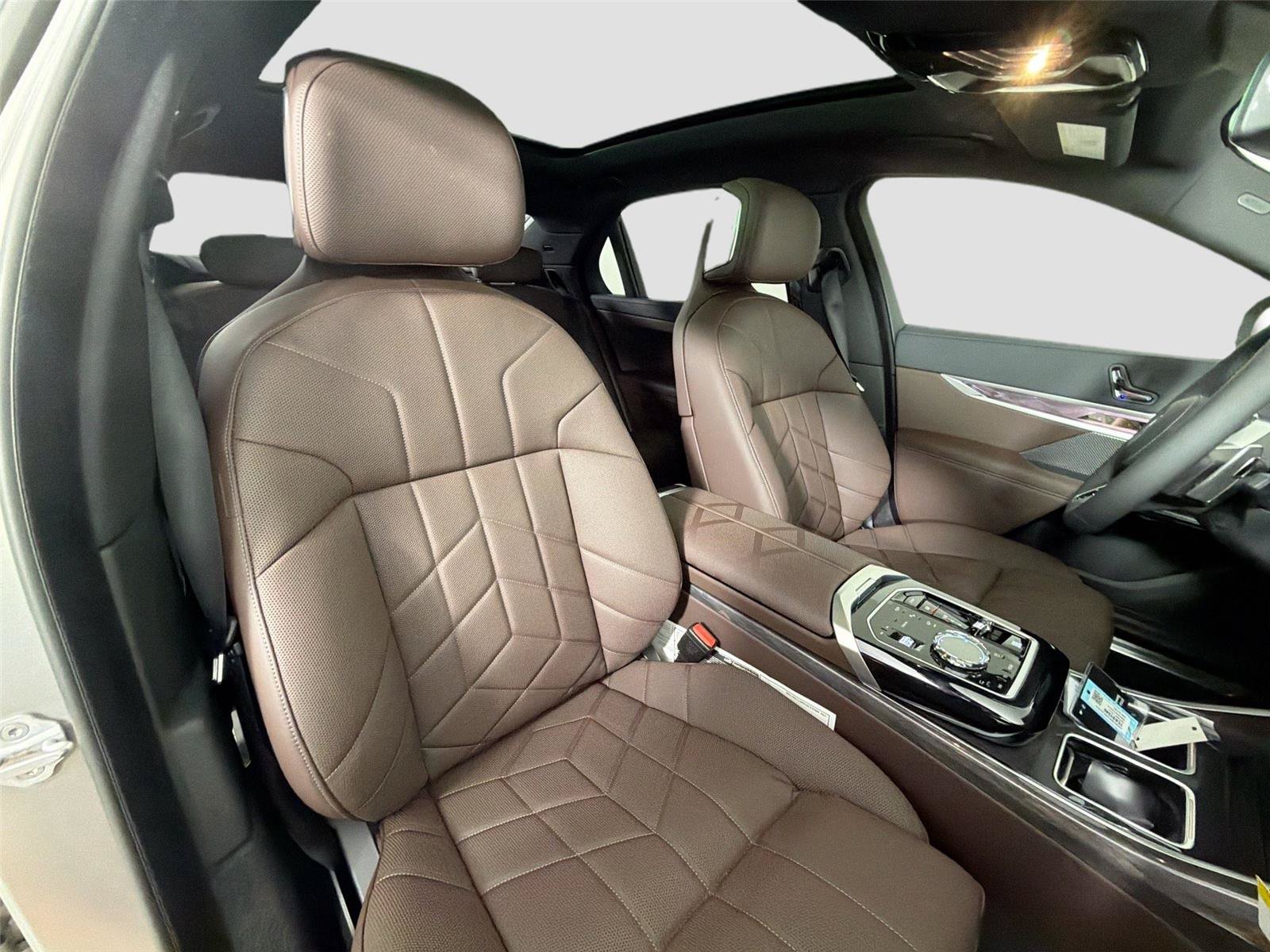 New 2026 BMW 750e xDrive AWD/4WD image 23