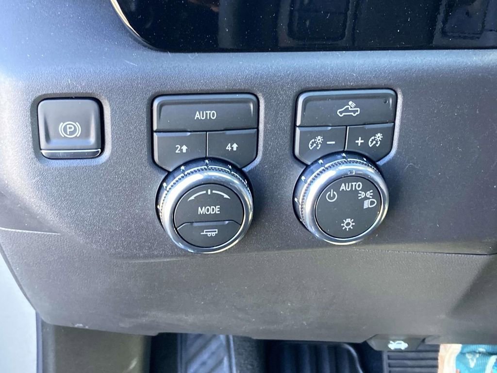 New 2026 GMC Sierra 1500 SLE image 25