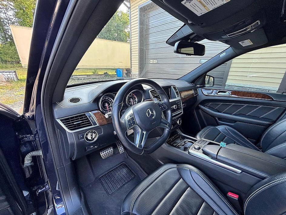 Used 2015 Mercedes-Benz ML 63 AMG 4MATIC image 23