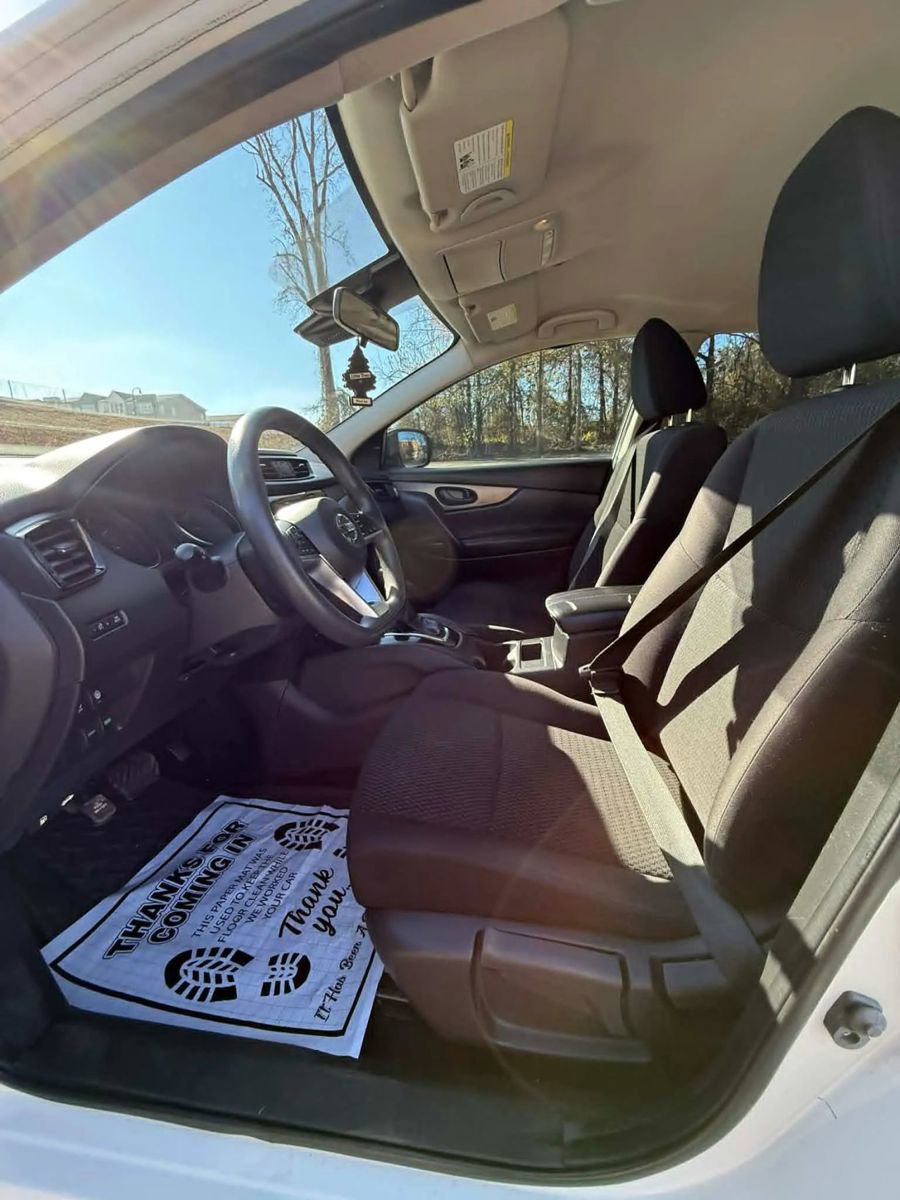 Used 2020 Nissan Rogue Sport S image 2