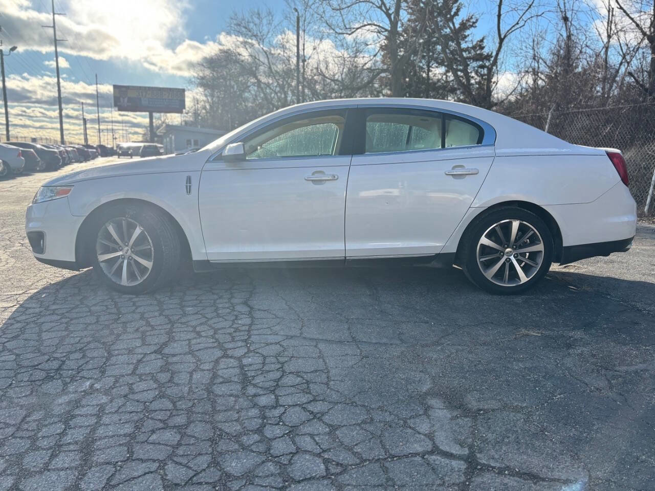 Used 2010 Lincoln MKS image 2