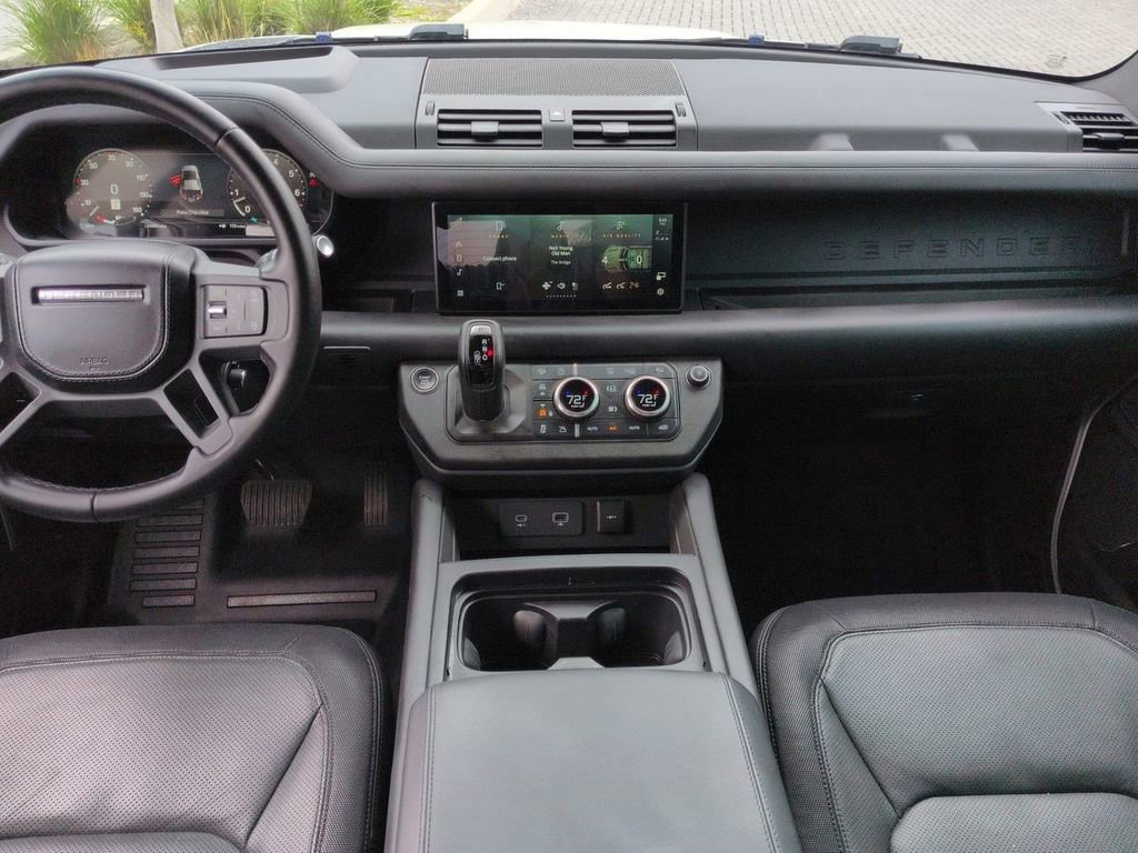 Used 2024 Land Rover Defender 110 X-Dynamic SE image 16