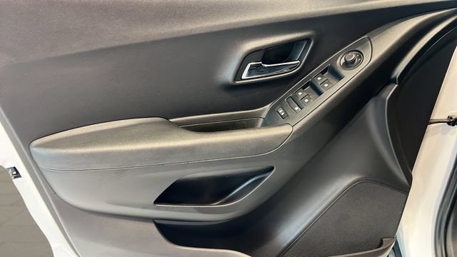 Used 2019 Chevrolet Trax LS w/ Fleet Convenience Package AWD/4WD image 9