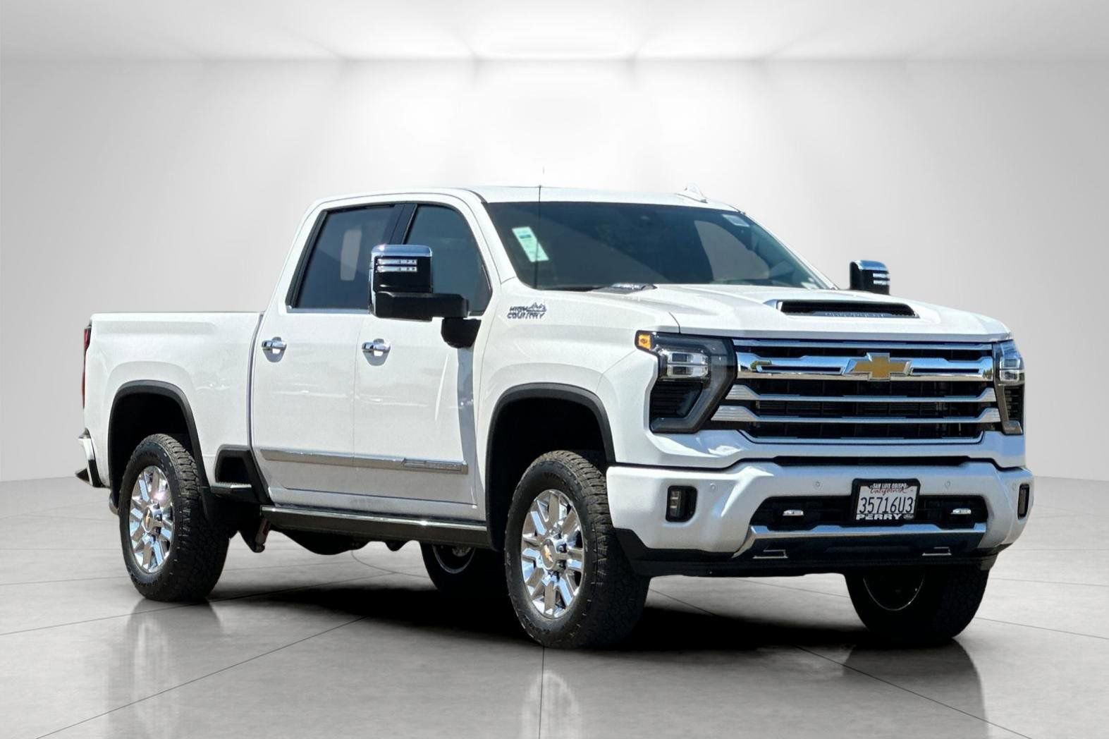 Used 2024 Chevrolet Silverado 2500 High Country w/ Technology Package AWD/4WD image 1