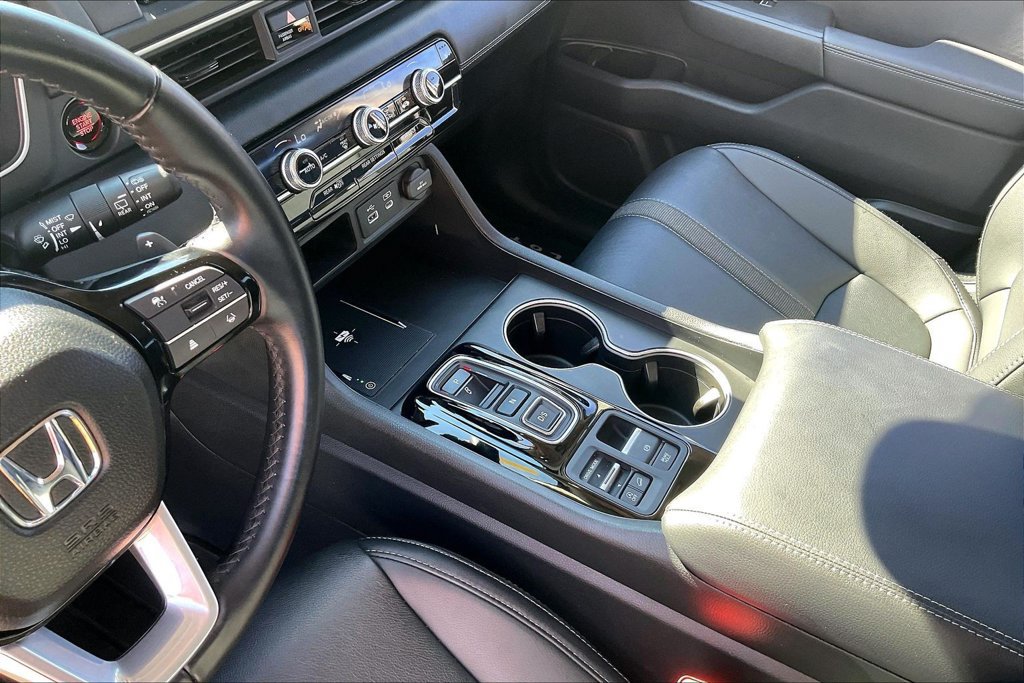 Used 2025 Honda Pilot Touring image 17