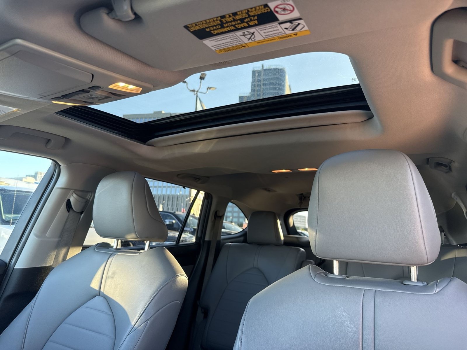 Used 2022 Toyota Highlander XLE AWD/4WD image 23