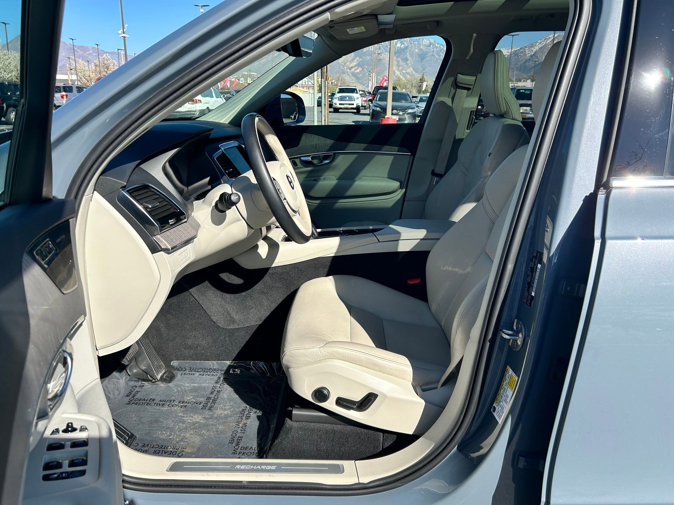 Used 2023 Volvo XC90 T8 Plus image 11