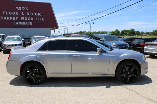 Used 2017 Chrysler 300 Limited w/ 300 Premium Group AWD/4WD image 2