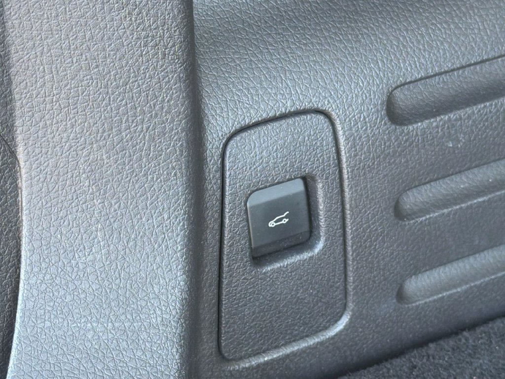 Used 2013 Ford Edge Limited FWD image 23