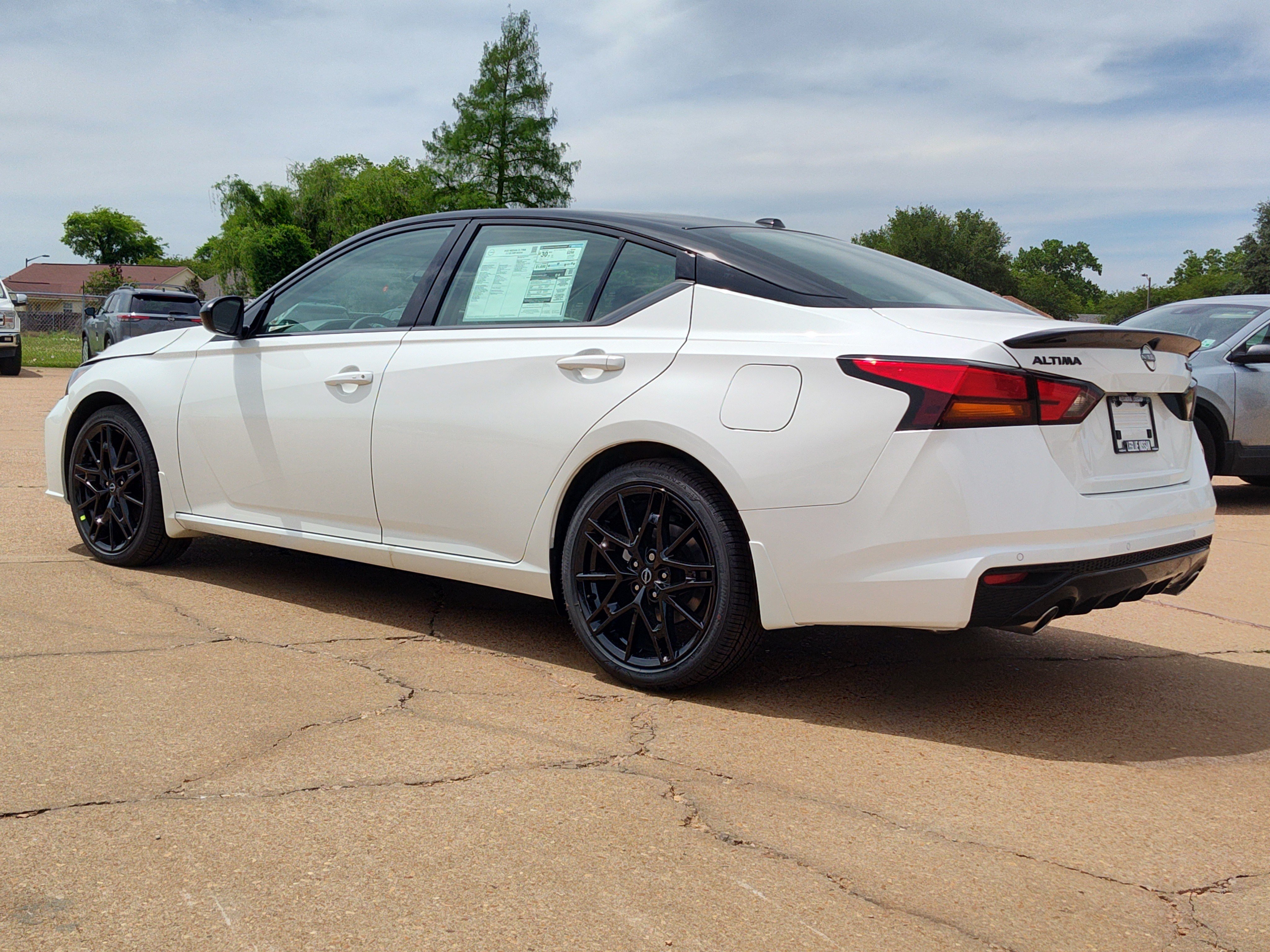 New 2026 Nissan Altima 2.5 SR w/ SR Midnight Edition Package FWD image 3