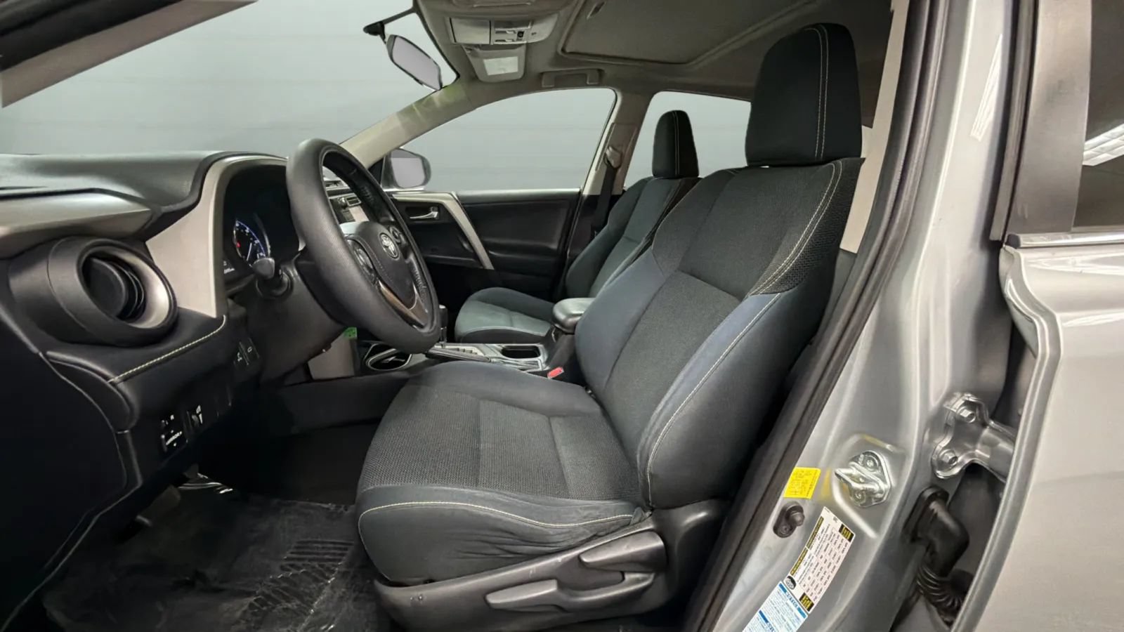 Used 2016 Toyota RAV4 XLE AWD/4WD image 12