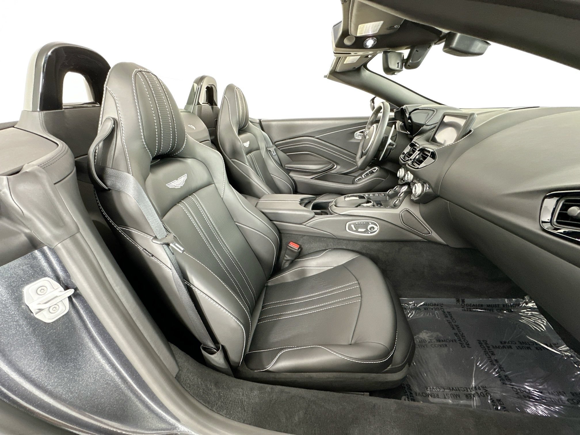 Used 2021 Aston Martin V8 Vantage Roadster RWD image 27