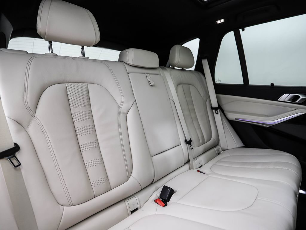 Used 2021 BMW X5 xDrive40i w/ M Sport Package image 26