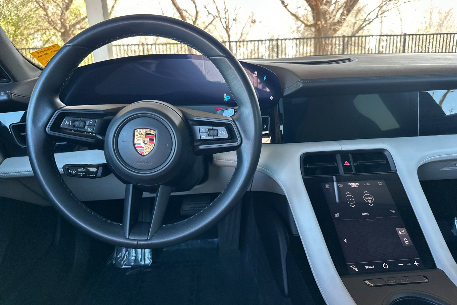 Used 2022 Porsche Taycan image 17