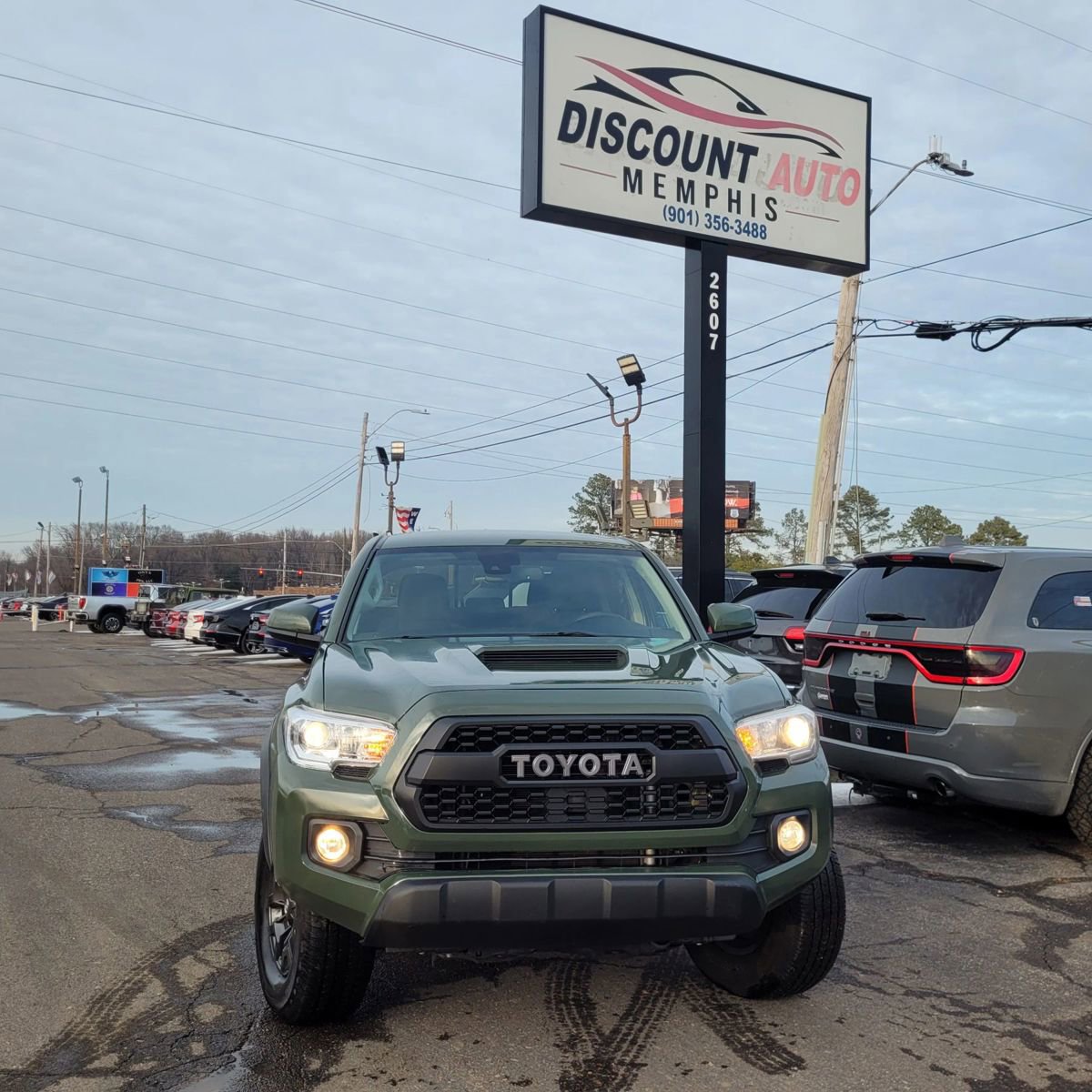 Used 2021 Toyota Tacoma SR5 w/ Trail Edition image 2