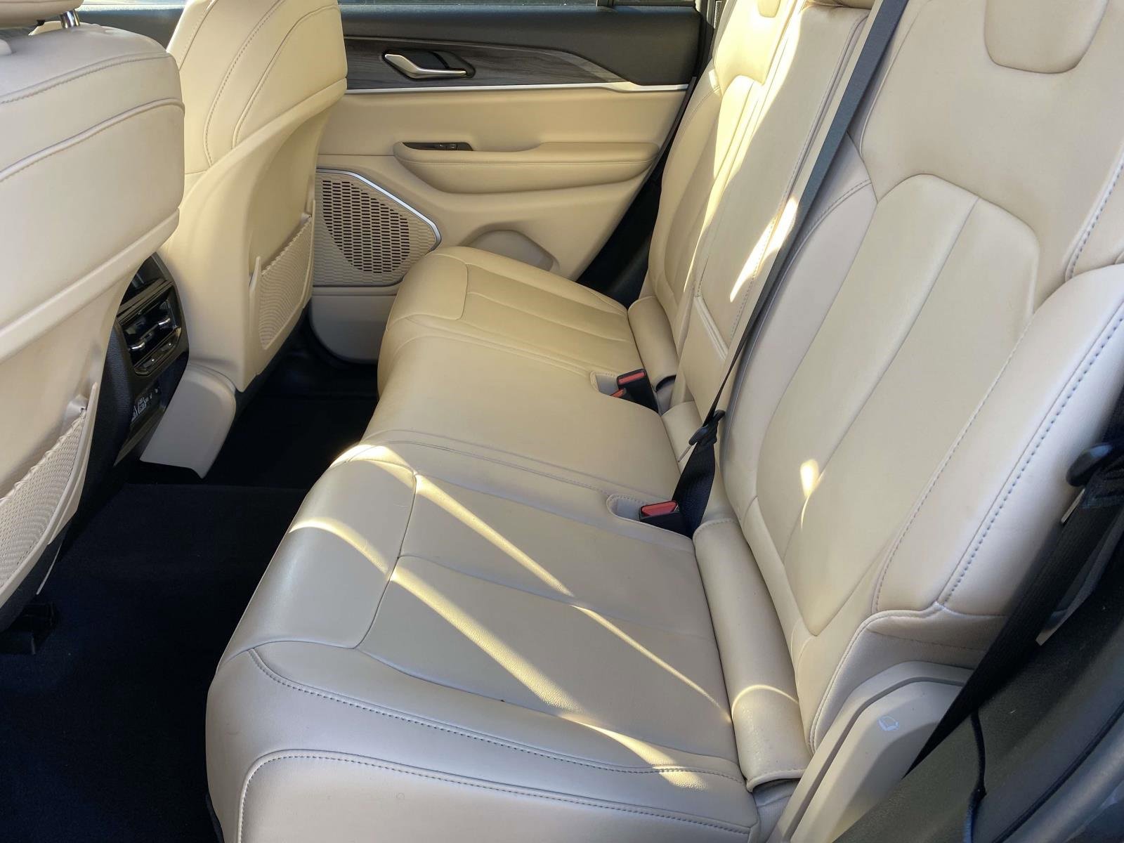 Used 2022 Jeep Grand Cherokee Limited image 11