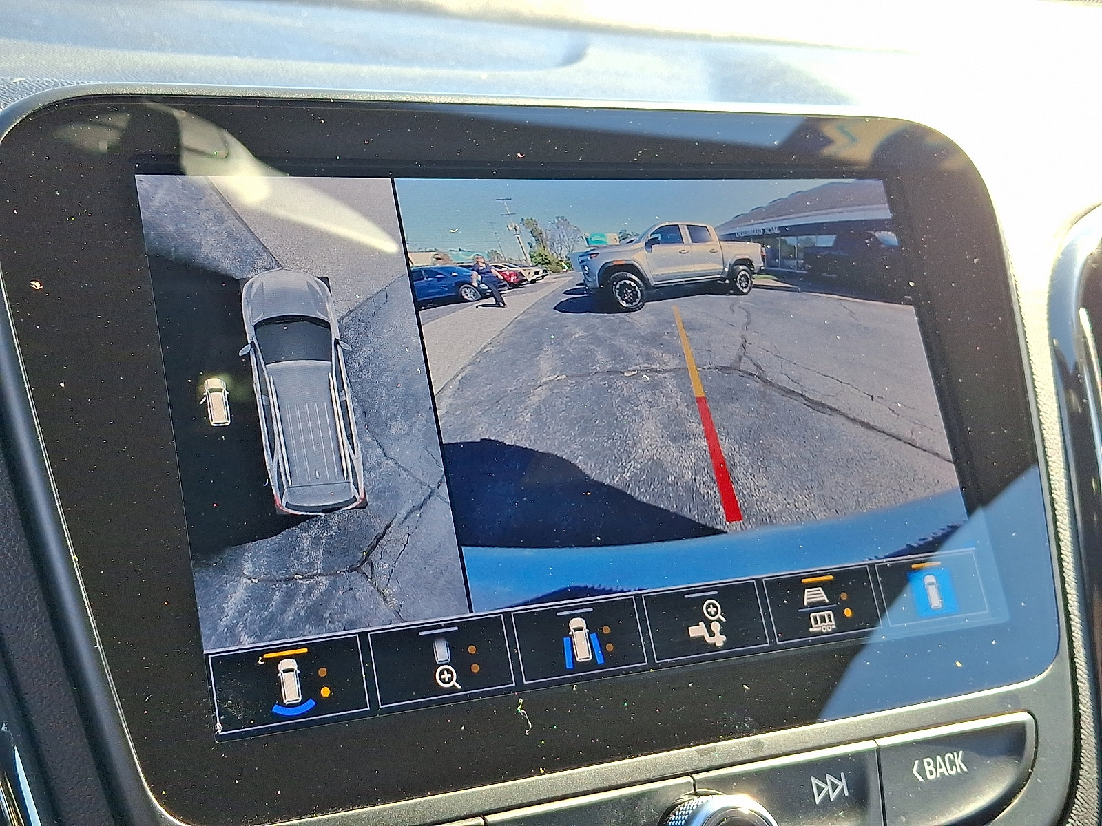 Certified 2022 Chevrolet Equinox RS w/ Infotainment Package image 17