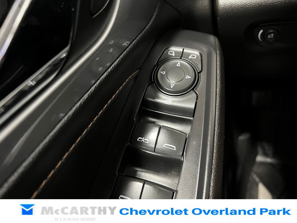 Used 2021 Chevrolet Traverse LT image 16