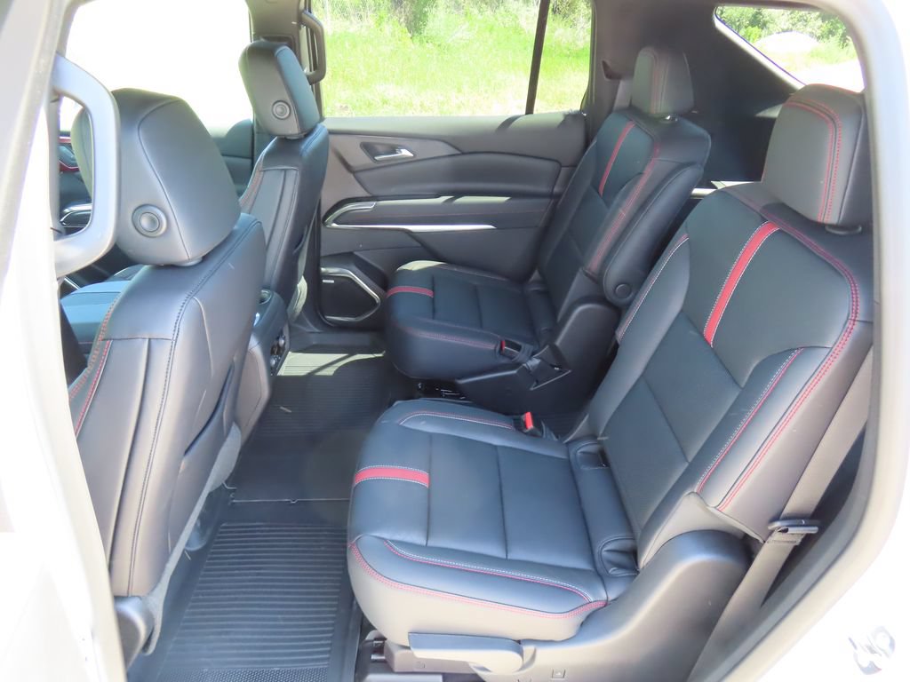 New 2026 Chevrolet Traverse RS w/ LPO, Floor Liner Package AWD/4WD image 24