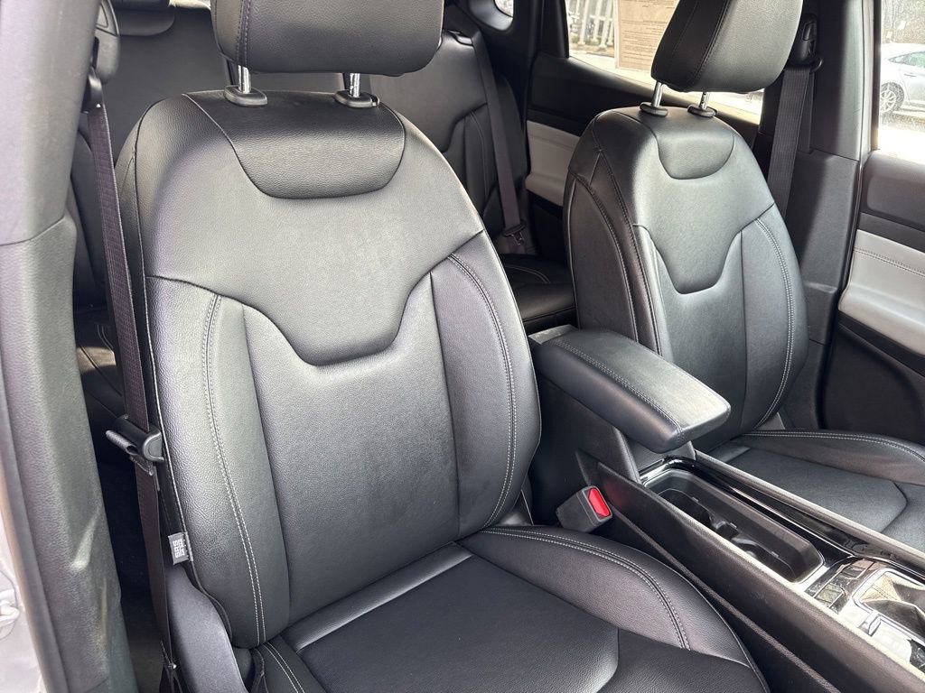 Used 2025 Jeep Compass Limited image 27