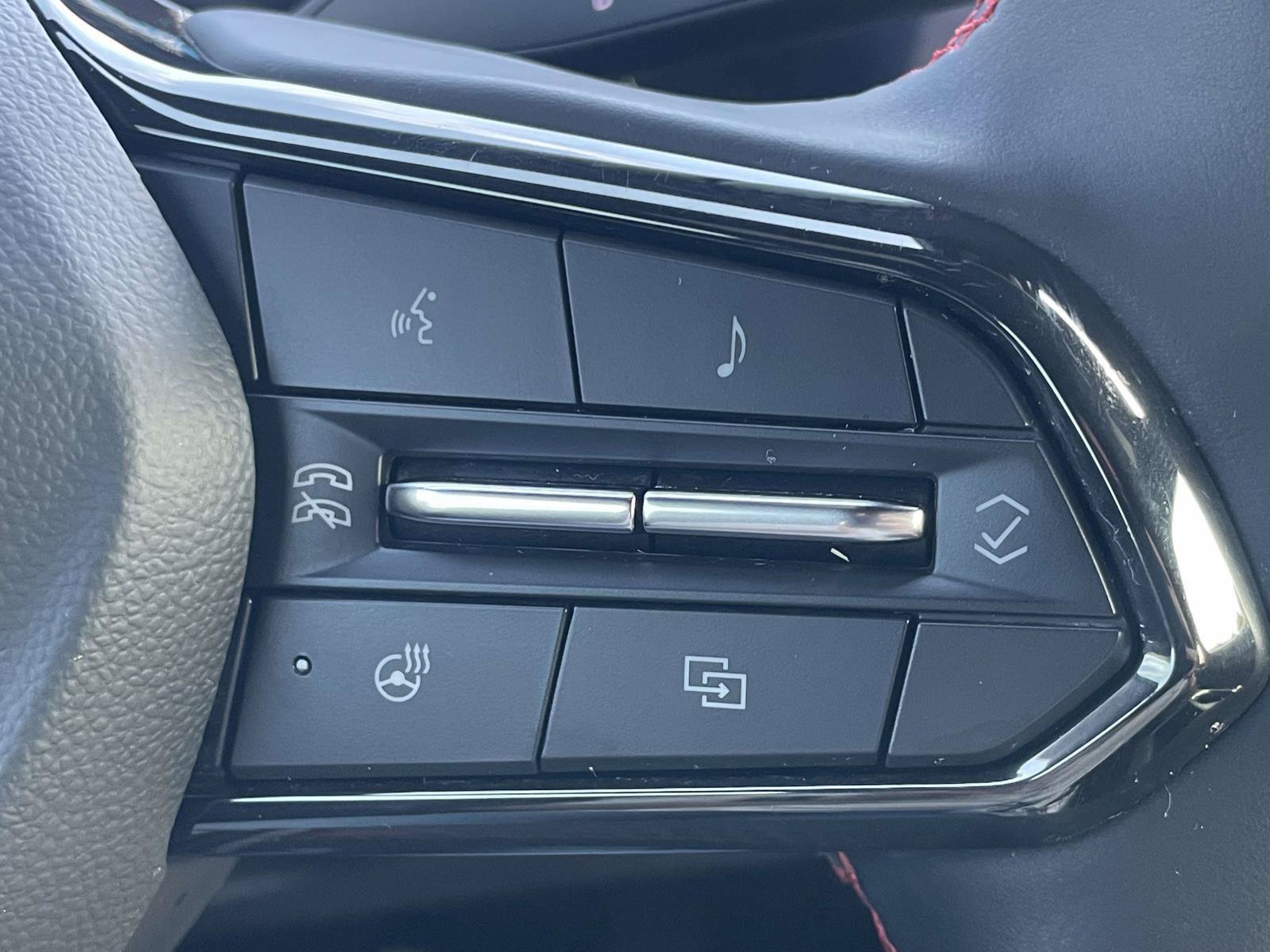 Used 2024 Chevrolet Equinox EV RS FWD image 18