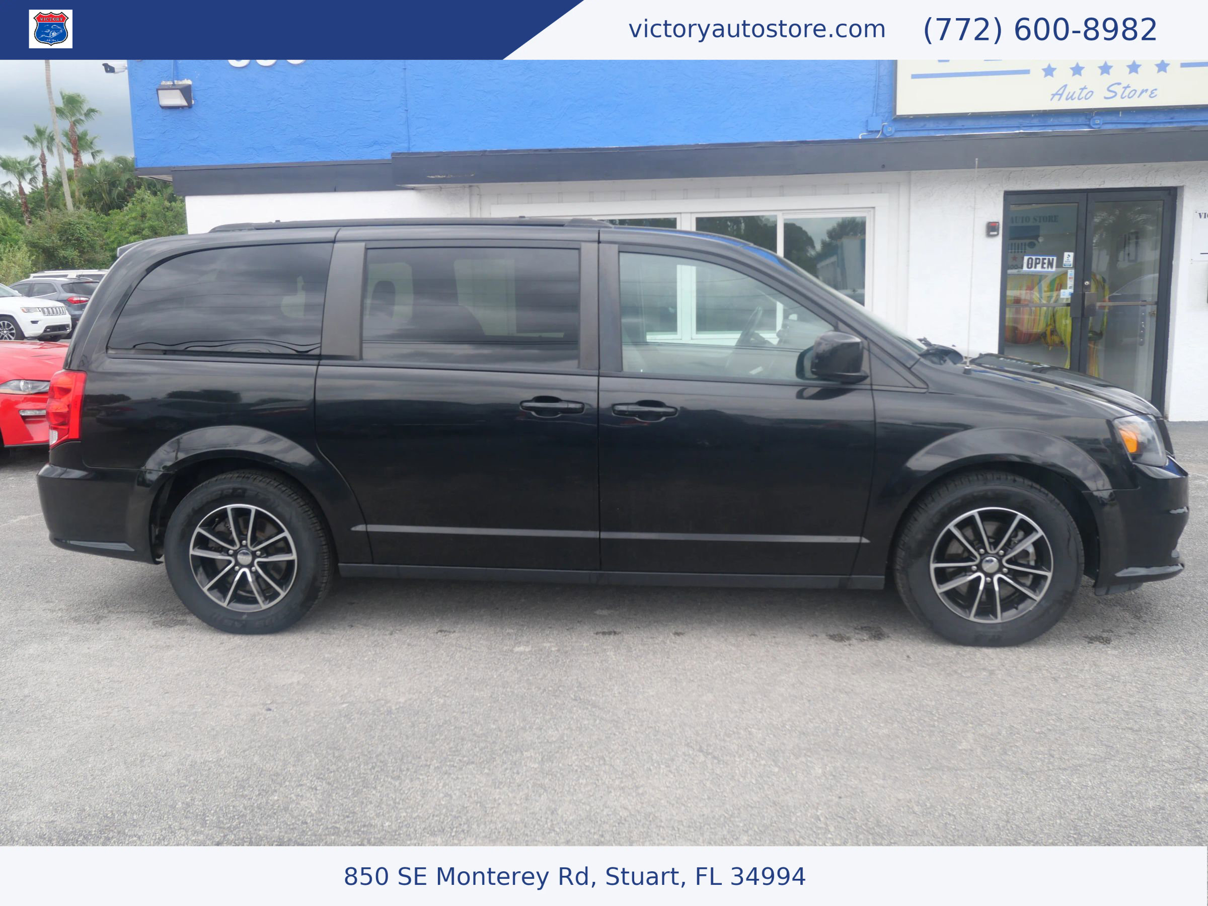 Used 2019 Dodge Grand Caravan GT image 2