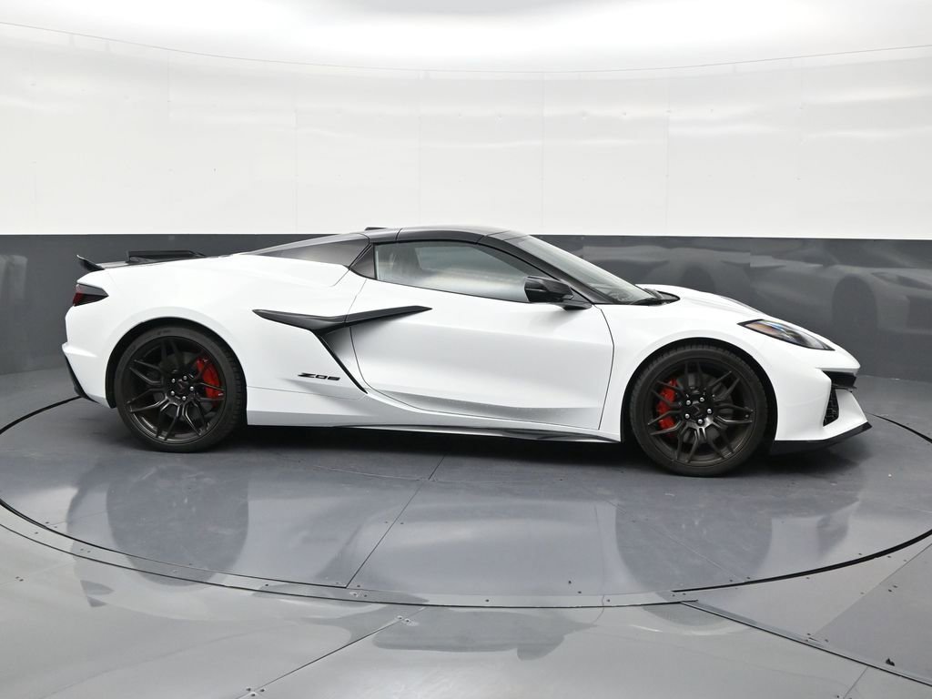 Used 2026 Chevrolet Corvette Z06 RWD image 6
