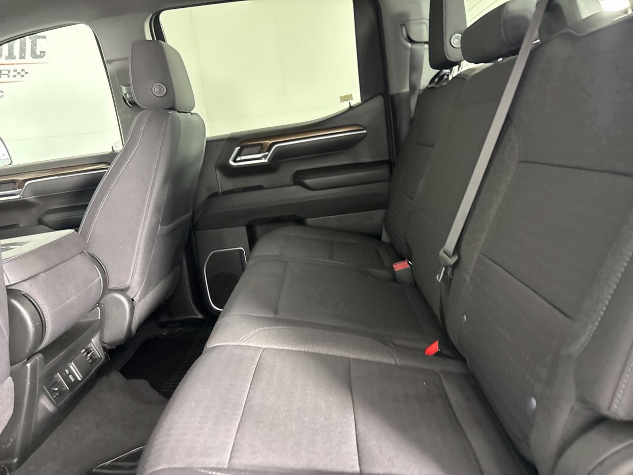 Used 2023 Chevrolet Silverado 1500 LT AWD/4WD image 23