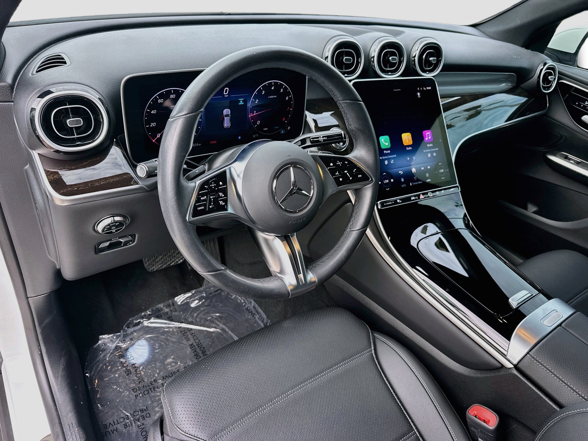 Used 2025 Mercedes-Benz GLC 300 4MATIC image 9