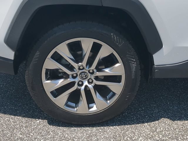 Used 2020 Toyota RAV4 XLE Premium FWD image 12
