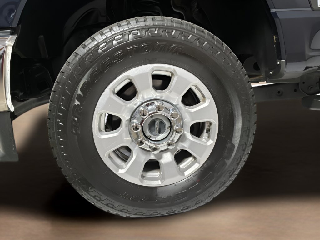 Used 2023 Ford F350 XLT w/ FX4 Off-Road Package AWD/4WD image 9