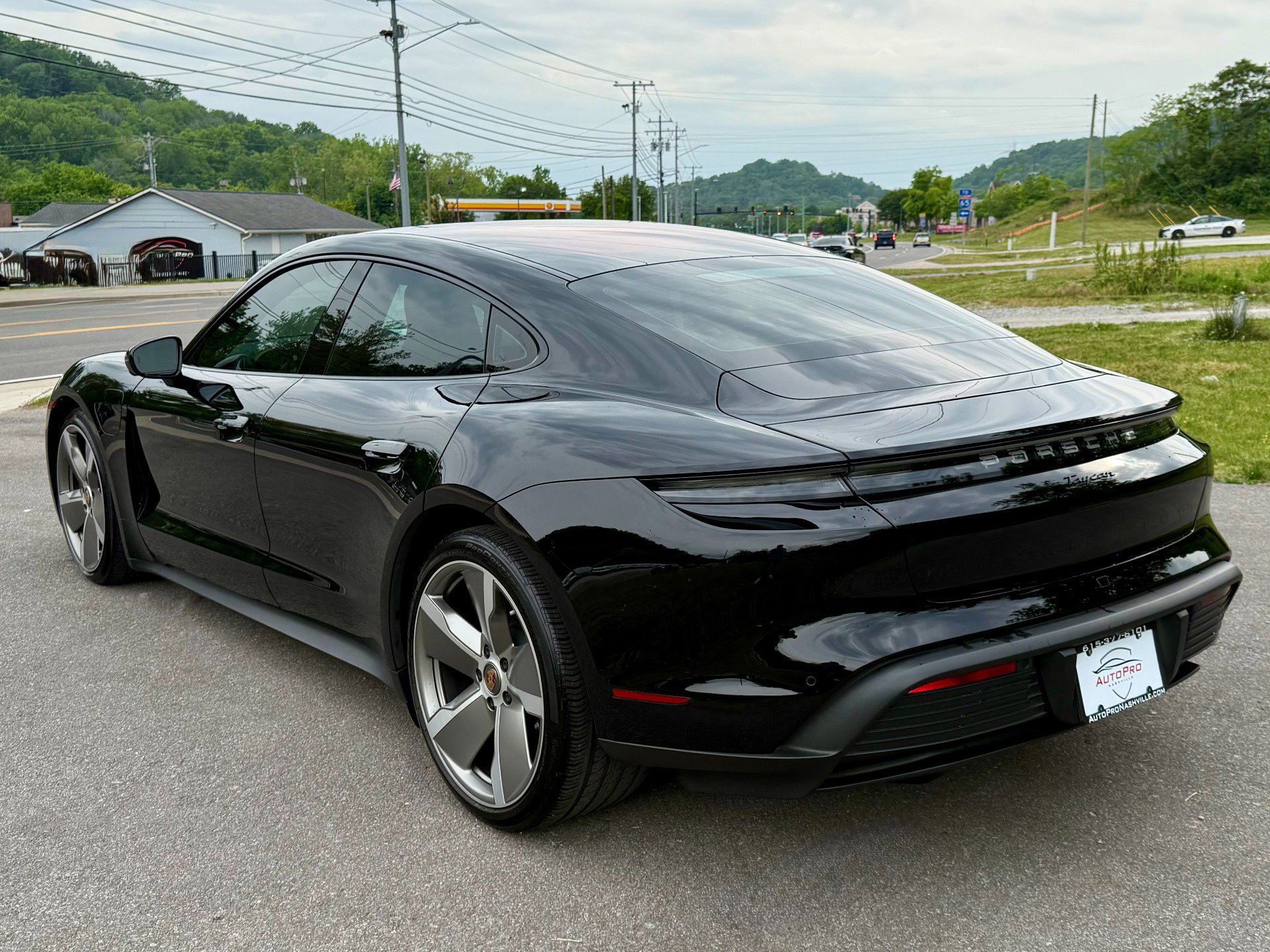 Used 2021 Porsche Taycan RWD image 4